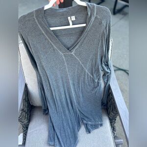 Long sleeve v-neck shirt